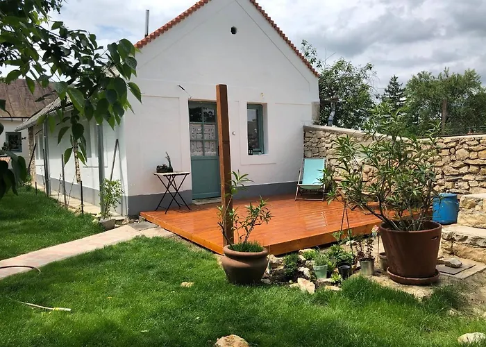 Kali Kerted Vendeghazak Mariska Neni Haza